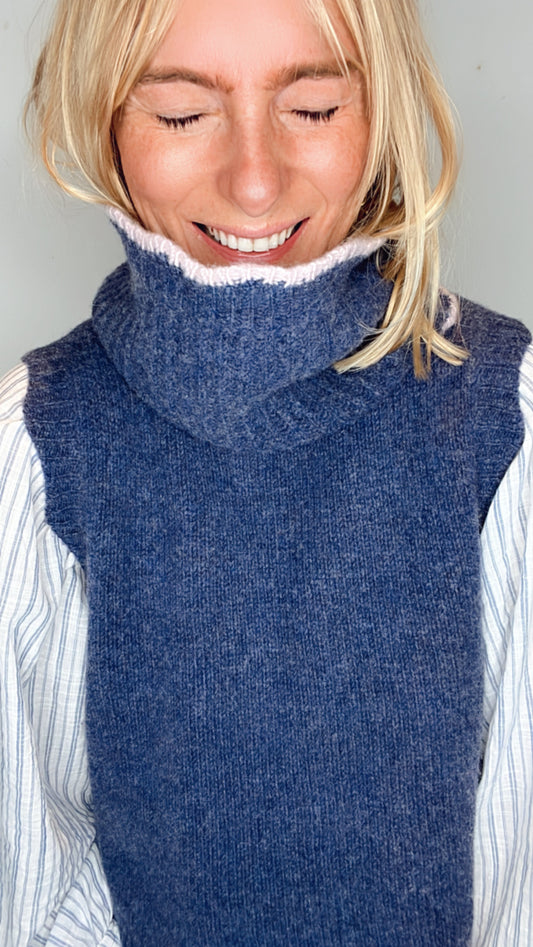 Laura Wavy Edge Knitted Snood - Heathered Navy Marl & Contrast Tipping