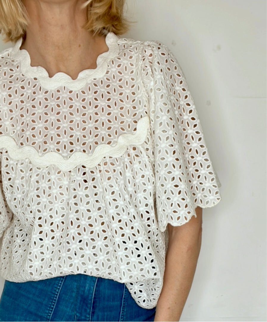 Ric Rac Cutwork Flower Cotton Top - white