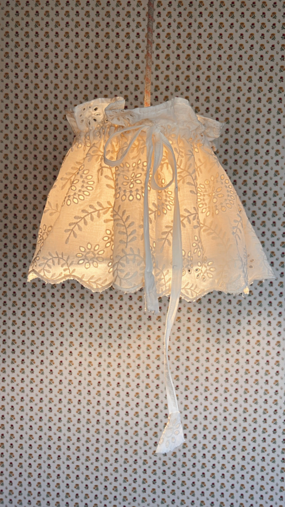 Medium Adjustable Broderie Fabric Lampshade Cover - Ecru Broderie