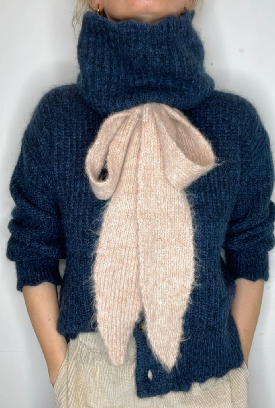 Laura Wavy Edge Knitted Snood - Midnight